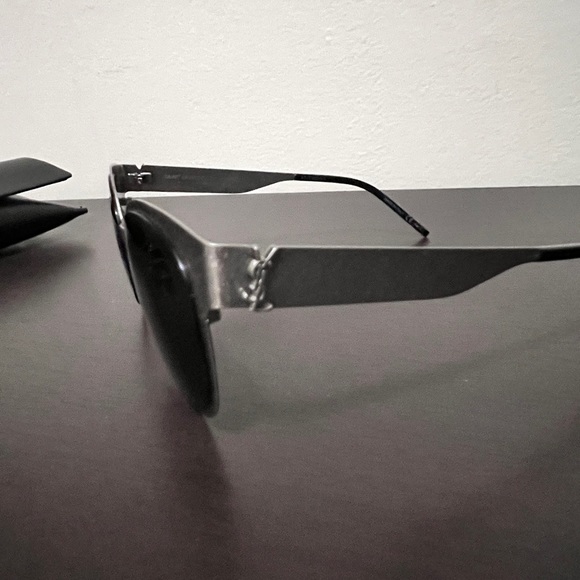New Saint Laurent Round Sunglasses SLM42 Silver Grey Temple Logo YSL Case - Picture 12 of 13